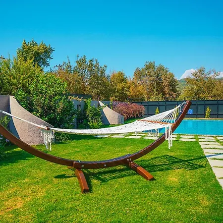 Sleeps 4 With Pool Air Con And Wifi *