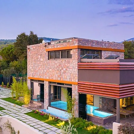 Sleeps 4 With Pool Air Con And Wifi 别墅