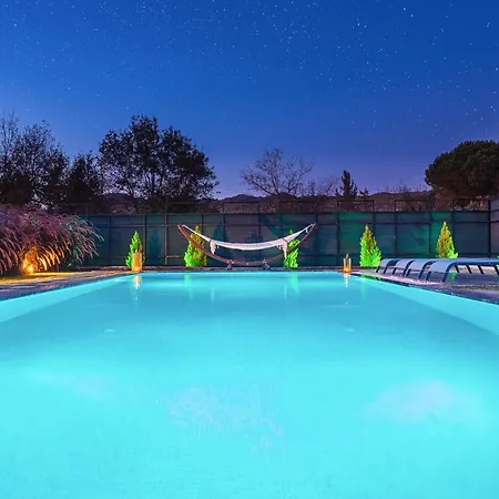 Villa Sleeps 4 With Pool Air Con And Wifi *