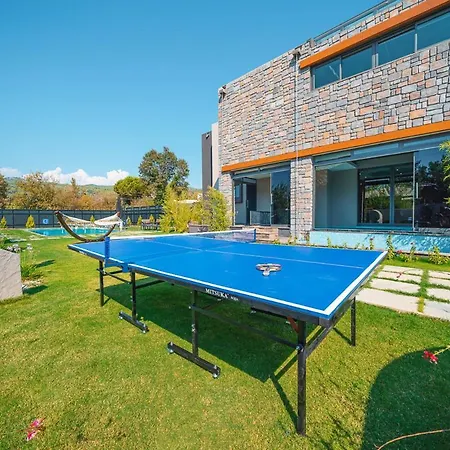 Villa Sleeps 4 With Pool Air Con And Wifi